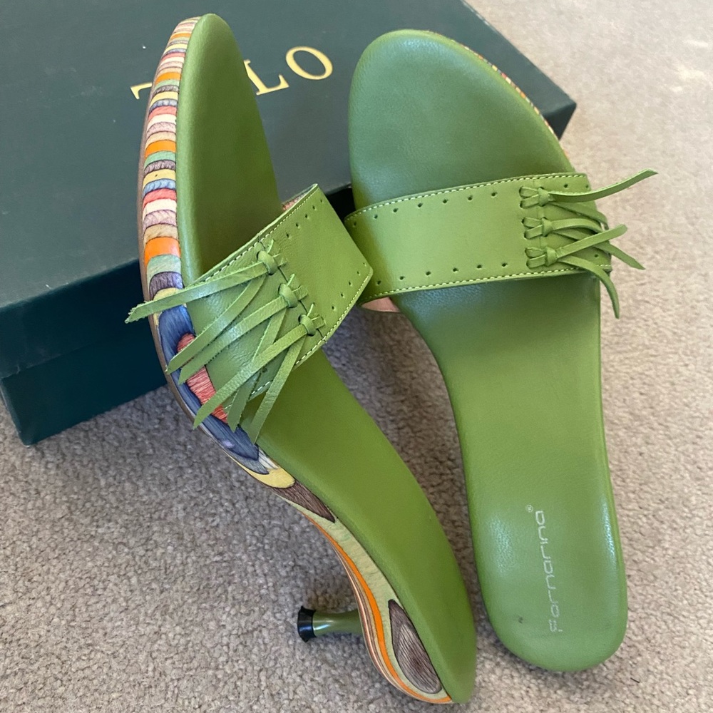 Elegant sandals size 8.